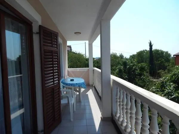 Apartments Vilanija 0*,